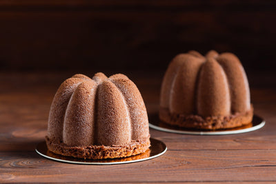 Moules à entremets en silicone de formes variées, parfaits pour créer des desserts aux formes raffinées et aux finitions professionnelles.