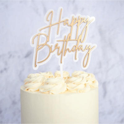 Cake topper "Happy Birthday" en plastique de haute qualité, présentant une police d'écriture artistique dorée sur fond blanc, ajoutant une touche élégante et brillante à votre gâteau d'anniversaire.