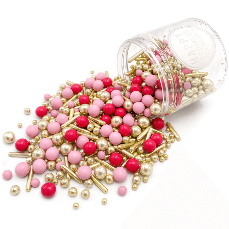Vue rapprochée des sprinkles Girl Gang de Happy Sprinkles, avec leurs perles roses et dorées